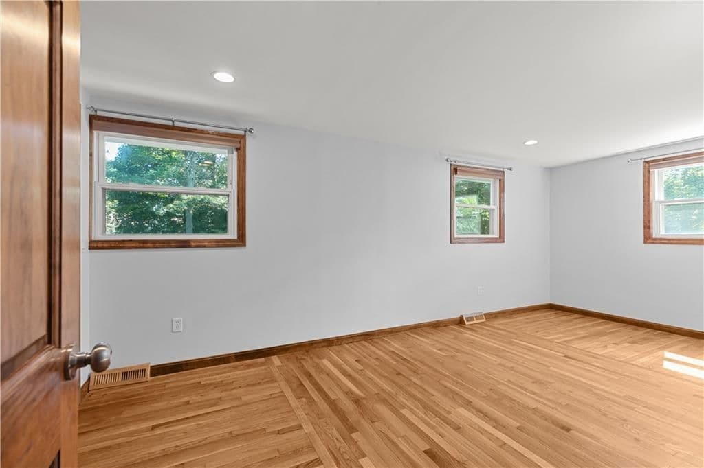 Building Photo - 25 Harris Dr