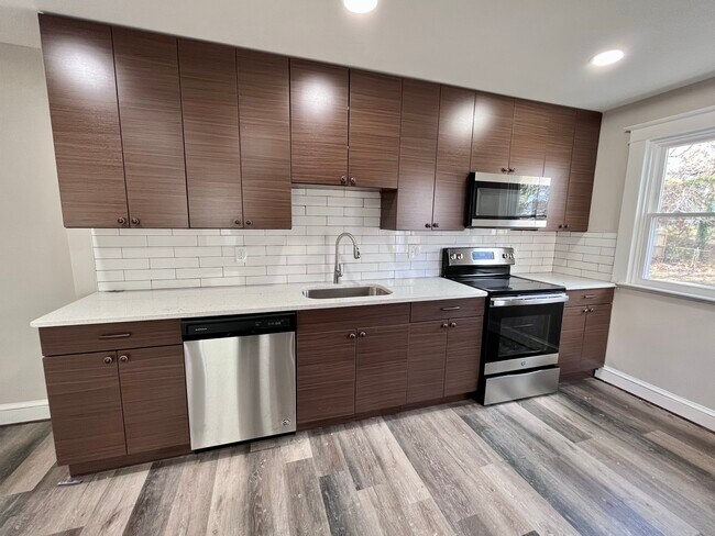 Building Photo - 410 Walcott Rd