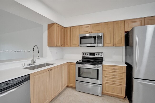 Building Photo - 6241 Pointe Regal Cir