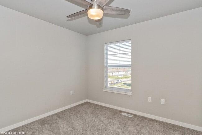 Building Photo - Big Ben Townhomes - 3 Bedroom/2.5 Bathroom