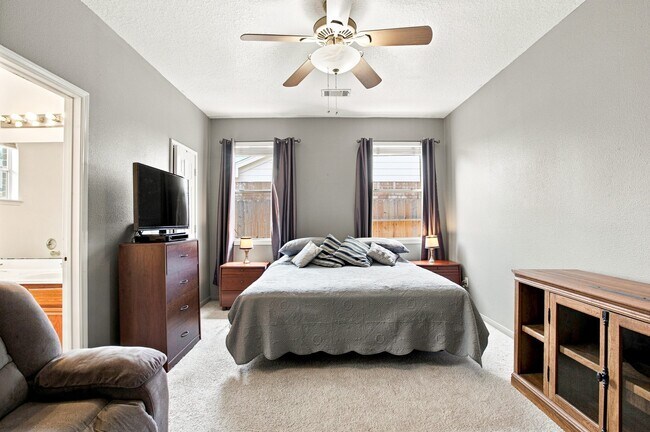 Building Photo - 2910 Green Valley Trail Dr