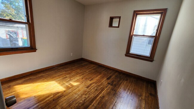 Building Photo - Single family home 3 bedroom