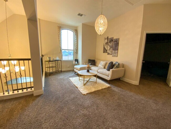 Building Photo - 456 Turning Stone