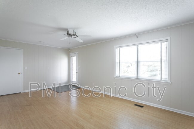 Building Photo - 8140 Holly Crest Dr