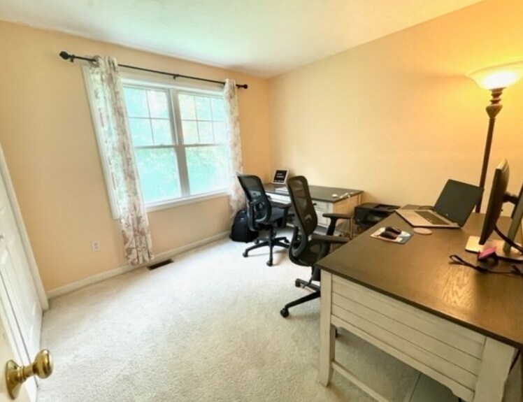 Building Photo - 11 Samantha Way