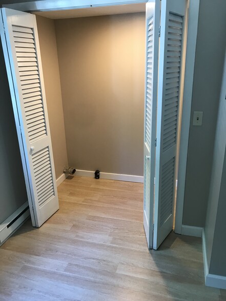 Building Photo - 85 Lyness St