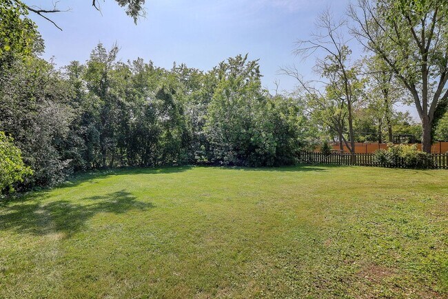 Building Photo - 15W355 Harvard St