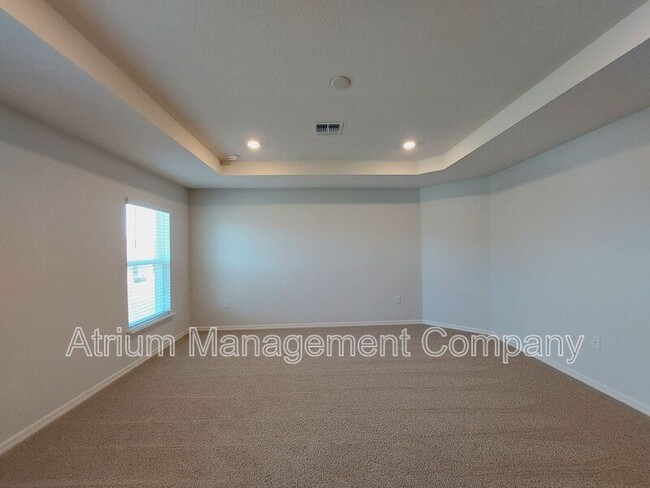 Building Photo - 1234 Cascade Dr