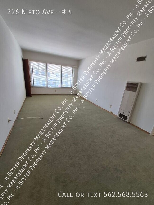 Building Photo - 226 Nieto Ave