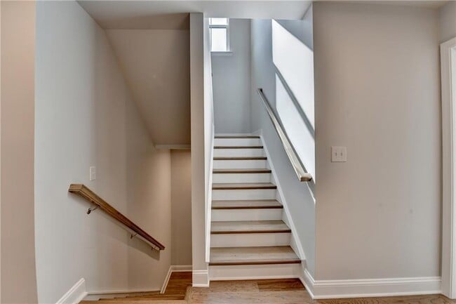 Building Photo - 400 Renwood Trl