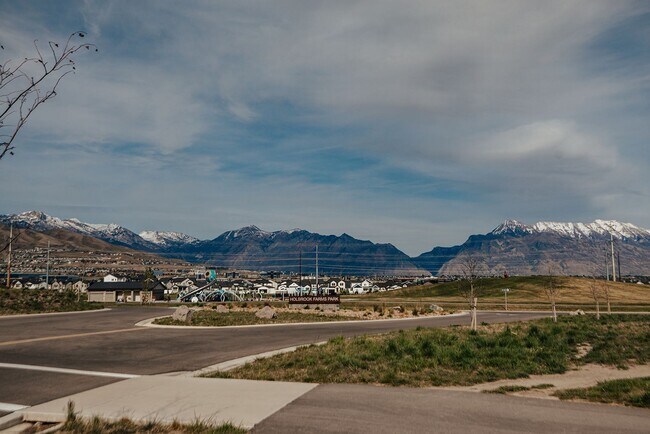 Building Photo - Stunning 4 Bedroom Home in Lehi with Great Amenities!