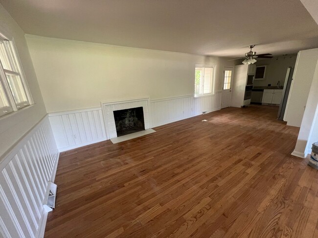 Building Photo - Very spacious home for rent