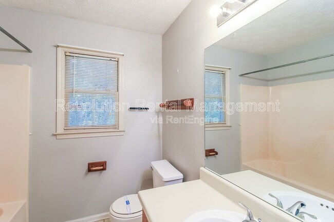 Building Photo - 2140 Kings Gate Cir