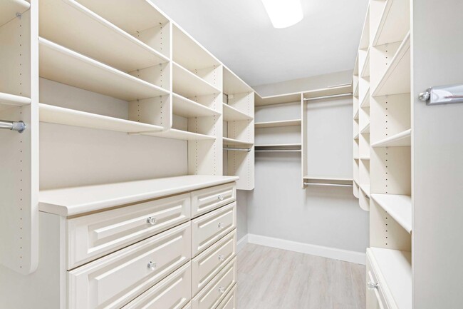 Building Photo - 400 N Flagler Dr