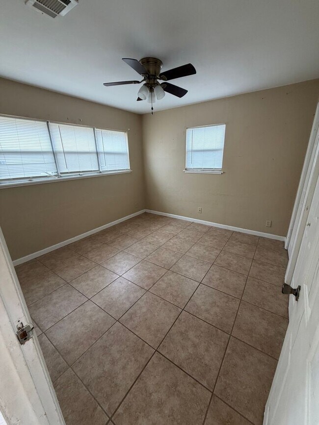 Building Photo - Cozy 3 Bedroom, 1 Bathroom Home!