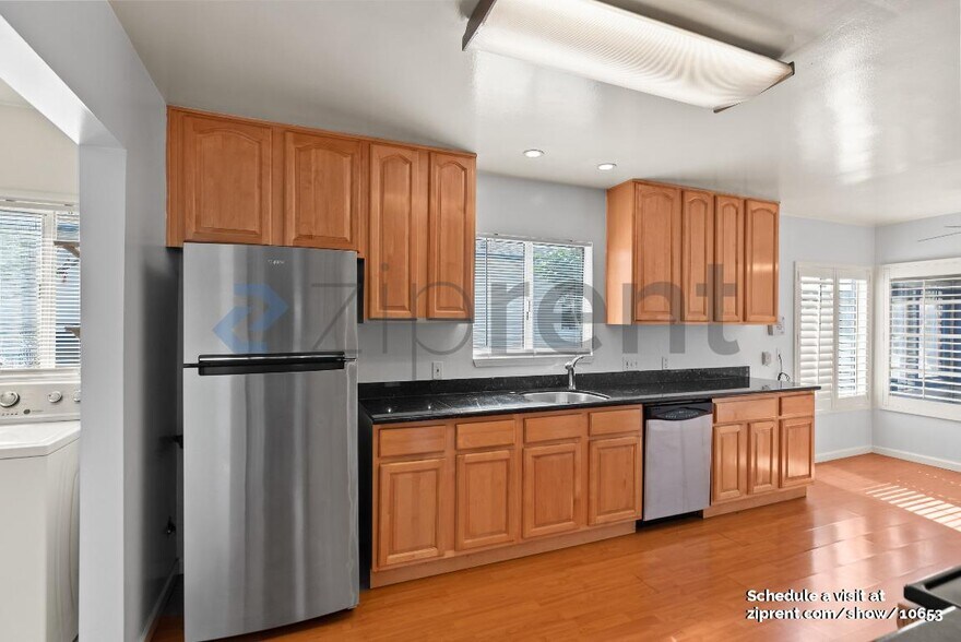 Building Photo - 277 W Juana Ave