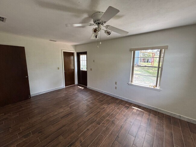 Building Photo - 6352 NE 86th Ave