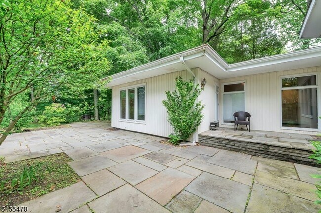 Building Photo - 27 Great Hills Terrace