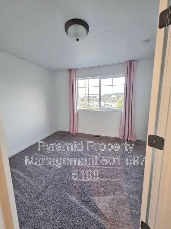 Building Photo - 103 E Brushy Canyon St