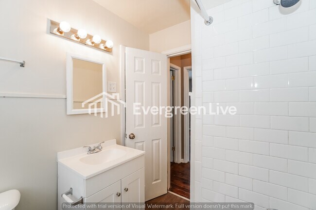 Building Photo - 2580 Grasmere Ave