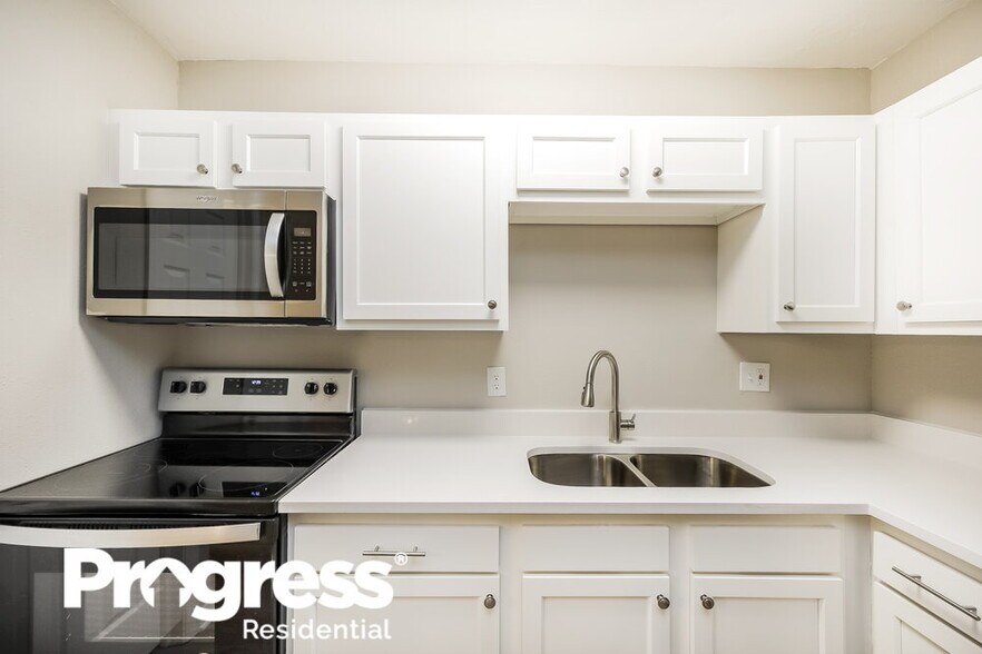 Building Photo - 5 Victoria Dr