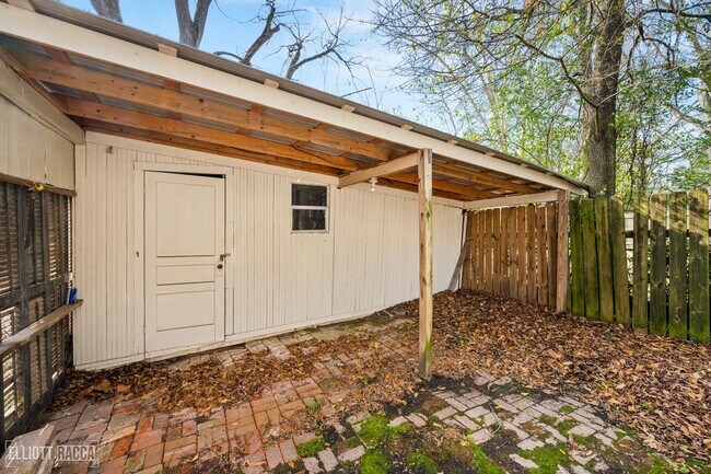 Building Photo - 2301 Hill St