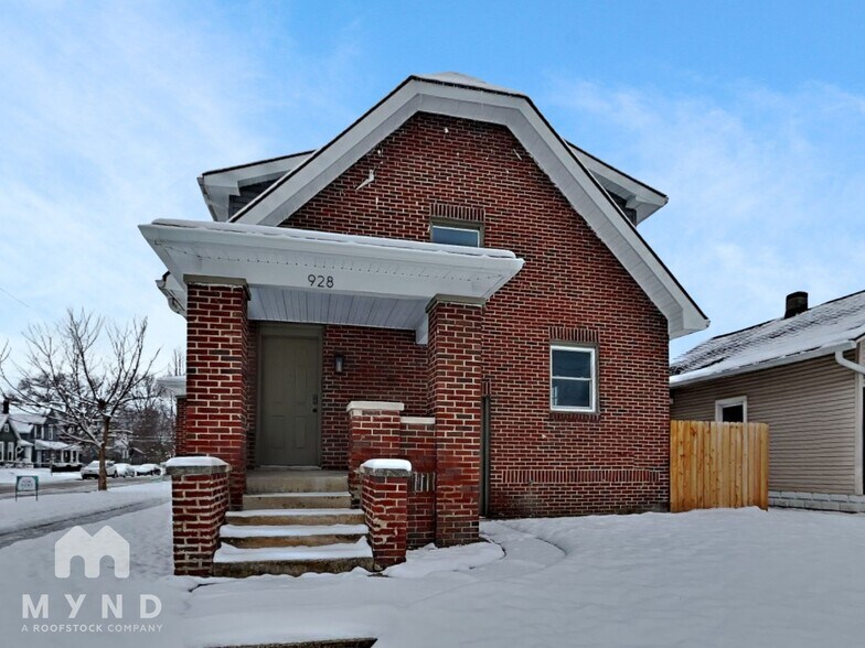 Primary Photo - 1724 Woodlawn Ave