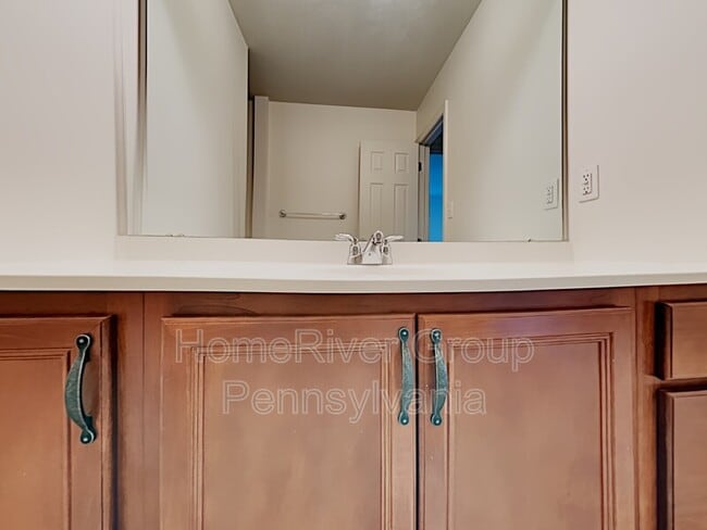 Building Photo - 114 Castle View Dr