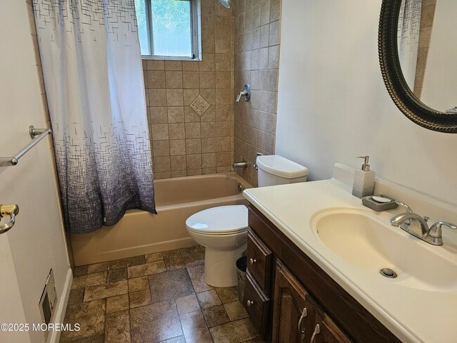 Building Photo - 204 Mill Creek Dr