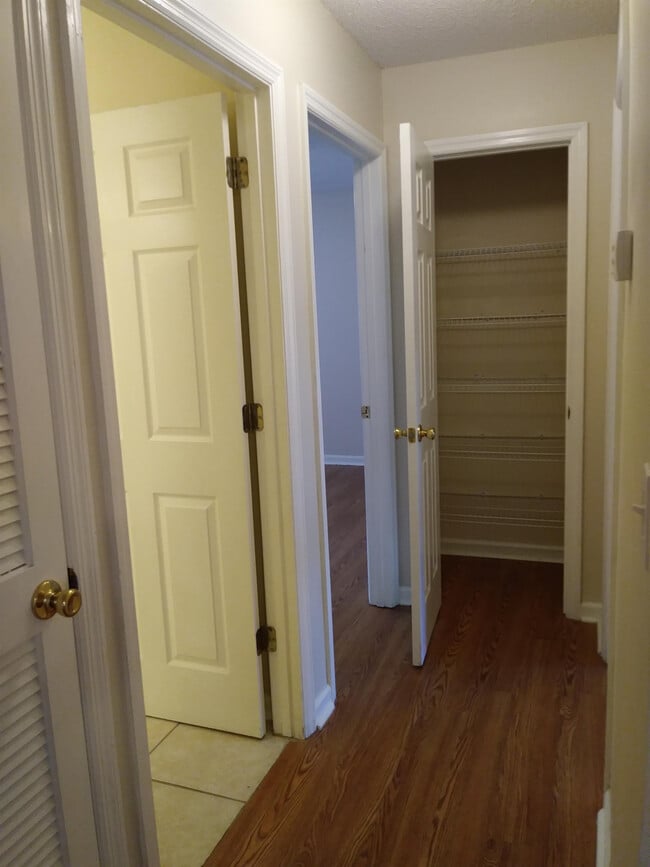 Building Photo - 1602 Carolwood Ct