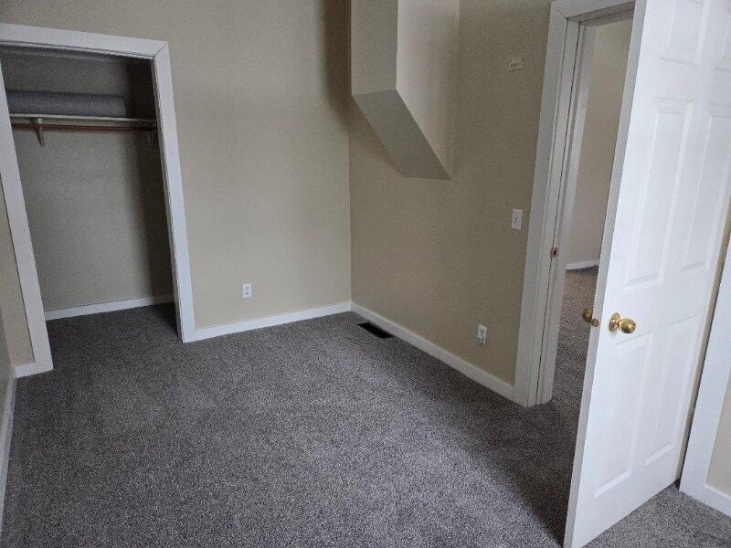 Building Photo - 923 N Mason St