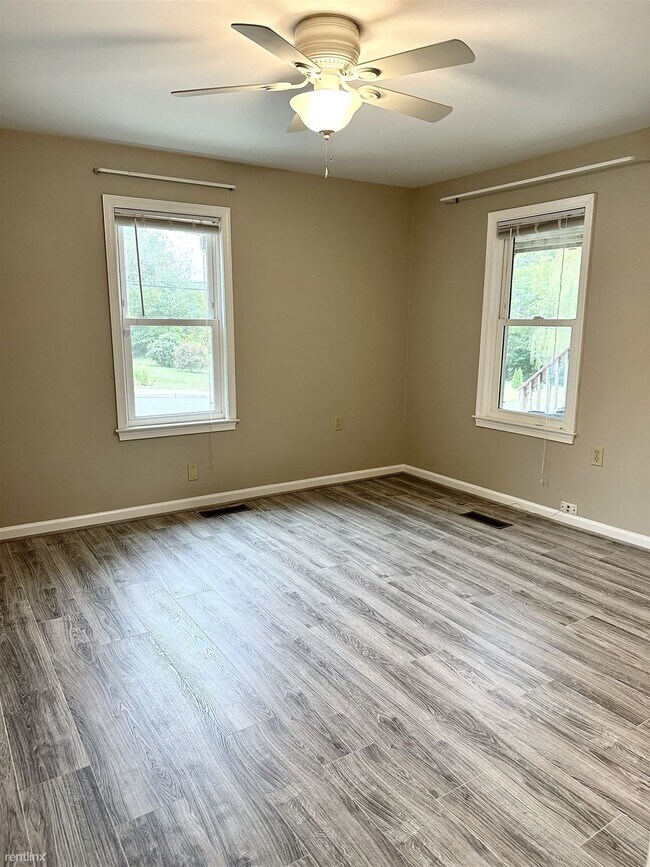 Building Photo - 2 br, 1 bath Duplex - 3932 Fairfax Street