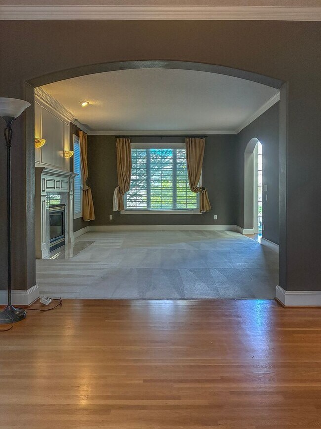 Building Photo - 9137 NW McKenna Dr
