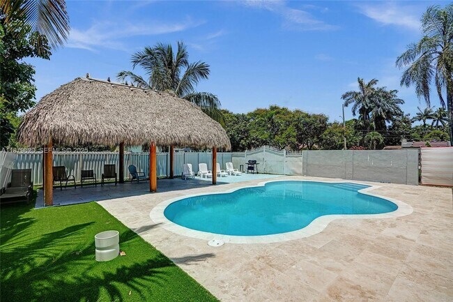 Building Photo - 16000 N Miami Ave