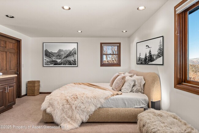 Building Photo - 2227 Juniper Hill Rd