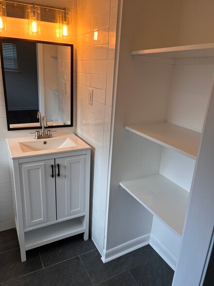 Building Photo - 745 Westbrook Dr