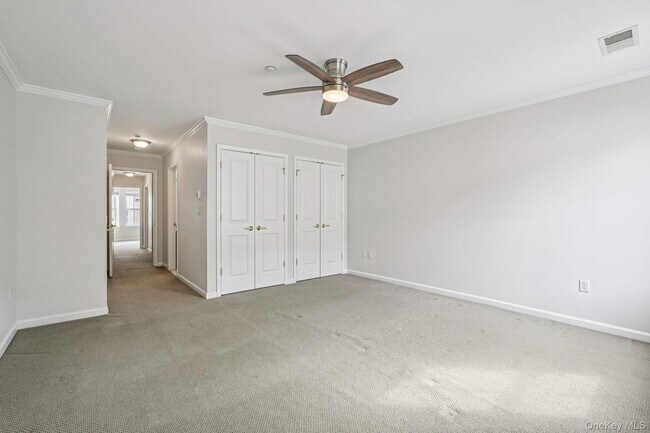 Building Photo - 10 Bridge Ln