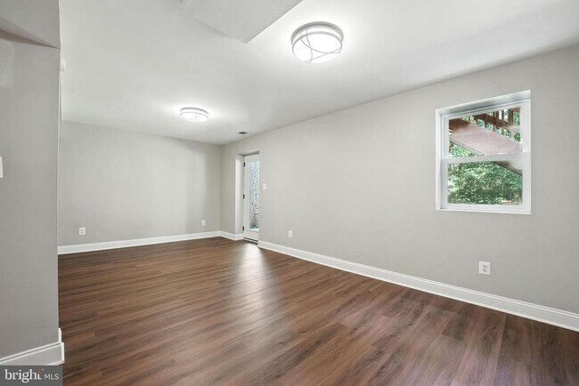 Building Photo - 11109 Ravine Dr
