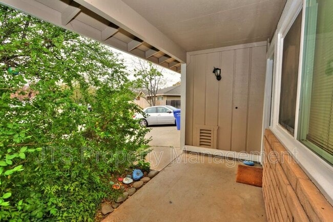 Building Photo - 8856 N Winding Way
