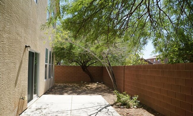 Building Photo - 7127 Cabarita Ave