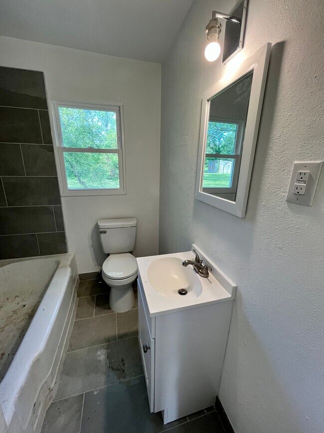 Building Photo - 2 Bed | 1 Bath | House
