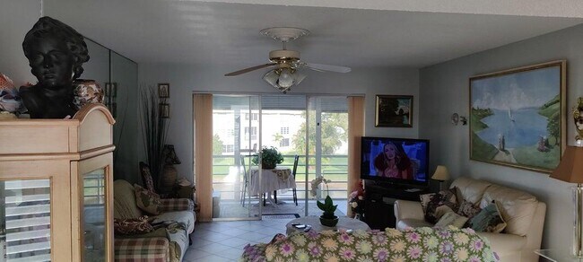 Building Photo - 715 Lori Dr