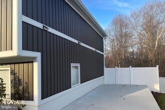 Building Photo - 7822 Grassy Garth