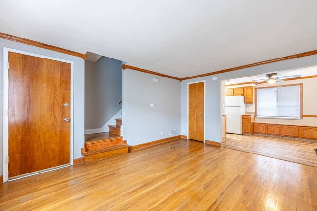 Building Photo - ???Winter is here - stop scraping ice!??? - 2BR/1BA Townhome with Attached Garage and W/D Hookups