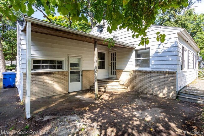 Building Photo - 4120 Lotus Dr