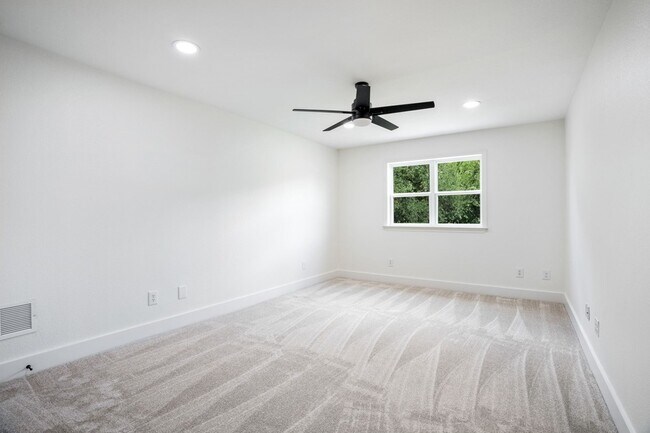 Building Photo - 890 Topaz Ln