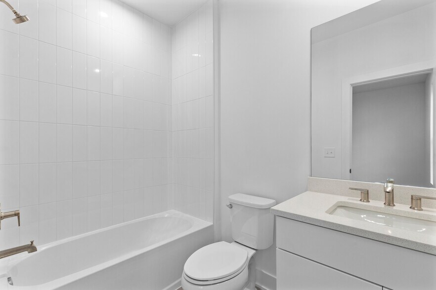 Building Photo - 201 New St