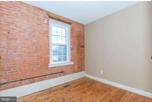 Building Photo - 138 Front St