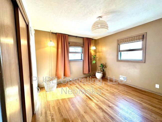 Building Photo - 1024 N 74th Ave