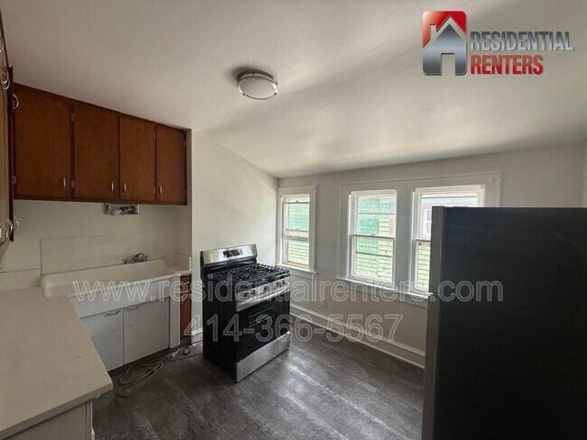 Building Photo - 3031 N 60th St